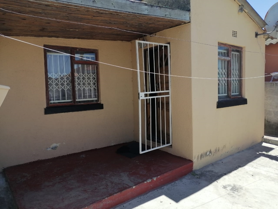 2 Bedroom Property for Sale in Mxolisi Phetani Western Cape